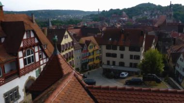 Yazın güneşli bir günde, sabahın erken saatlerinde eski Tbingen kasabası