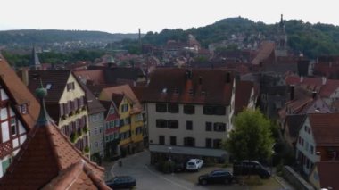 Yazın güneşli bir günde, sabahın erken saatlerinde eski Tbingen kasabası