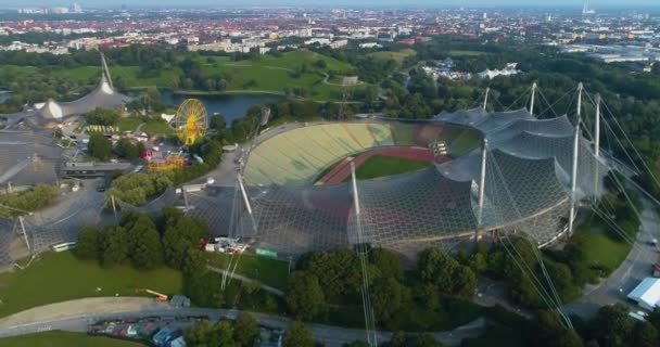 Flygfoto Över München Olympia Park Tyskland Solig Sommar Eftermiddag — Stockvideo