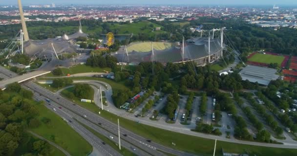 Flygfoto Över München Olympia Park Tyskland Solig Sommar Eftermiddag — Stockvideo