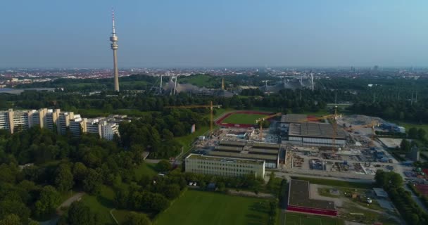 Αεροφωτογραφία Του Πάρκου Munich Olympia Στη Γερμανία Ένα Ηλιόλουστο Καλοκαιρινό — Αρχείο Βίντεο