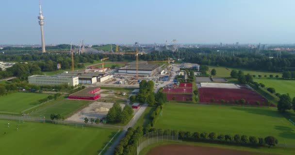 Luftaufnahme Des Münchner Olympiaparks Einem Sonnigen Sommernachmittag — Stockvideo