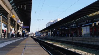 Bamberg tren istasyonu istasyona giriyor..