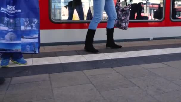 Dworzec Kolejowy Bamberg Ludzie Wsiadają Wysiadają Pociągu — Wideo stockowe