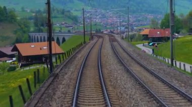 Spiez ve İsviçre 'deki Kandertal vadilerinde tren yolculuğu zaman aşımına uğradı..