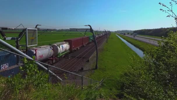 Betuweroute Железнодорожного Маршрута Нидерландах Поезд Прибывает — стоковое видео