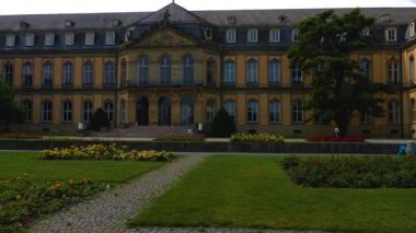 Stuttgart, Almanya 'da Koenigsplatz' da yazın güneşli bir günde.