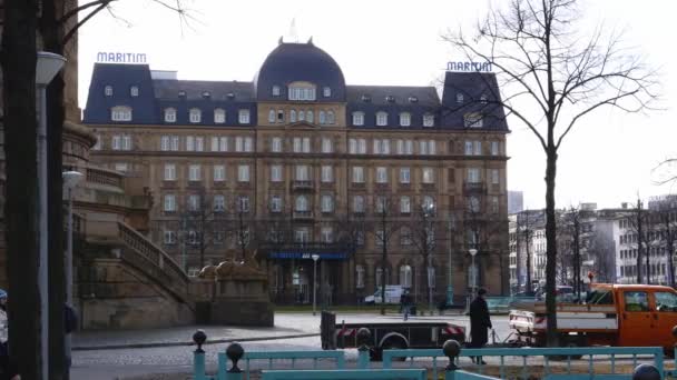 Mannheimer Hotel Neben Wasserturm Und Friedrichsplatz Einem Sonnigen Herbsttag — Stockvideo