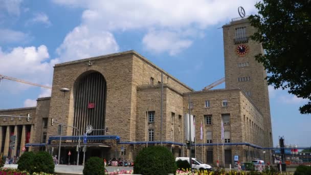 Gamla Centralstationen Stuttgart Solig Sommardag Med Låg Trafik — Stockvideo