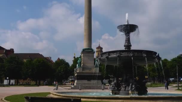 Downtown Στουτγάρδη Στη Γερμανία Στο Koenigsplatz Μια Ηλιόλουστη Μέρα Καλοκαίρι — Αρχείο Βίντεο