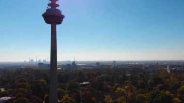 Sonbaharda güneşli bir günde Almanya 'nın Mannheim kentinin havadan görünüşü