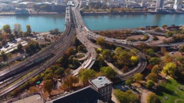 Sonbaharda güneşli bir günde Almanya 'nın Mannheim kentinin havadan görünüşü