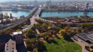 Sonbaharda güneşli bir günde Almanya 'nın Mannheim kentinin havadan görünüşü