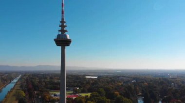 Sonbaharda güneşli bir günde Almanya 'nın Mannheim kentinin havadan görünüşü
