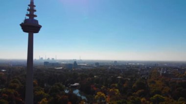 Sonbaharda güneşli bir günde Almanya 'nın Mannheim kentinin havadan görünüşü