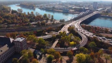 Sonbaharda güneşli bir günde Almanya 'nın Mannheim kentinin havadan görünüşü