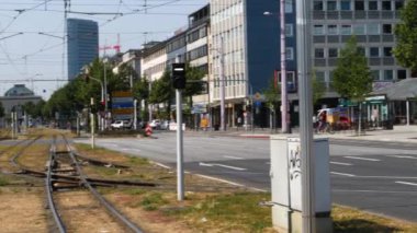 Yazın güneşli bir günde Almanya 'nın Mannheim kentindeki şehir manzarası.