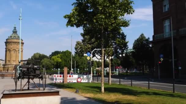 Widok Wieżę Ciśnień Fontannę Mannheim Niemcy Friedrichsplatz Słoneczny Dzień Lecie — Wideo stockowe