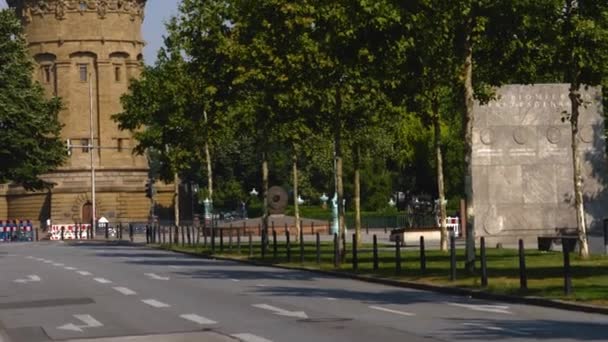 Vista Torre Agua Fuente Mannheim Alemania Friedrichsplatz Día Soleado Verano — Vídeos de Stock