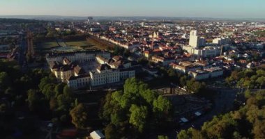 Sonbaharın güneşli sabahında Ludwigsburg şehir merkezinin hava manzarası