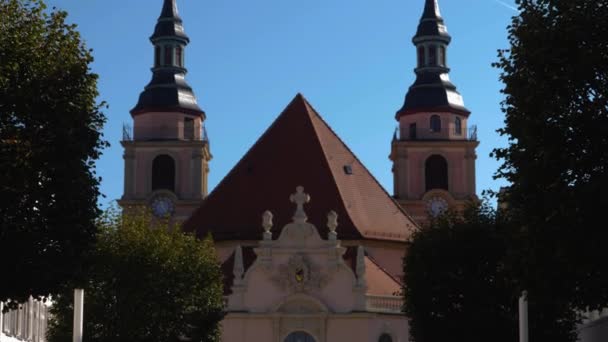 Ludwigsburg Ewangelicki Kościół Miejski Słoneczny Dzień Jesienią — Wideo stockowe