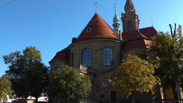 Εκκλησία Ludwigsburg Friedenskirche Την Ηλιόλουστη Μέρα Του Φθινοπώρου — Αρχείο Βίντεο