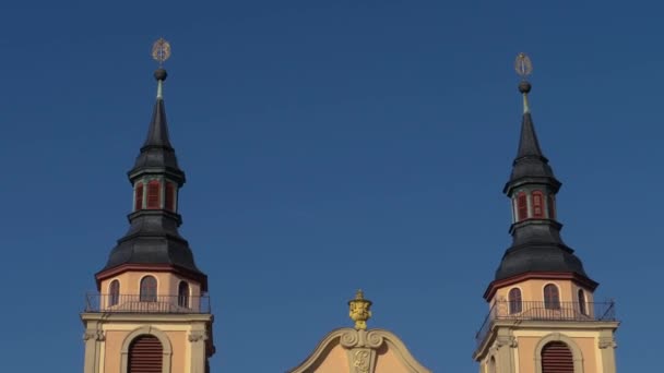 Ludwigsburg Evanjelik Şehir Kilisesi Sonbaharın Güneşli Bir Gününde — Stok video