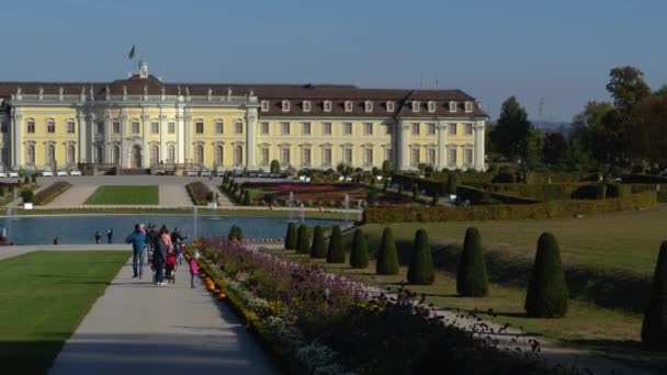 Pałac Ludwigsburg Słoneczny Dzień Jesienią — Wideo stockowe