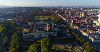 Sonbaharın güneşli sabahında Ludwigsburg şehir merkezinin hava manzarası