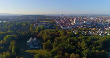 Sonbaharın güneşli sabahında Ludwigsburg şehir merkezinin hava manzarası