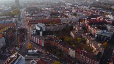 Sonbaharda bulutlu bir günde Almanya 'da Karlsruhe şehir merkezinin hava manzarası