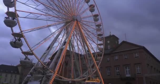 Weihnachtliches Riesenrad Auf Dem Weihnachtsmarkt Karlsruhe Einem Trüben Nachmittag — Stockvideo