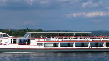 Yazın güneşli bir günde Ren Nehri 'nde Constance, Bodensee' de tekne turu