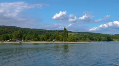 Yazın güneşli bir günde Ren Nehri 'nde Constance, Bodensee' de tekne turu