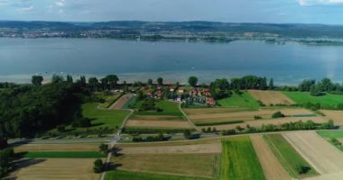 Yazın güneşli bir günde Almanya 'da Bodensee, Konstanz Gölü' nün havadan görünüşü