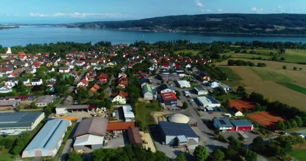 夏の晴れた日にドイツのボーデンゼー湖の空中風景 — ストック動画