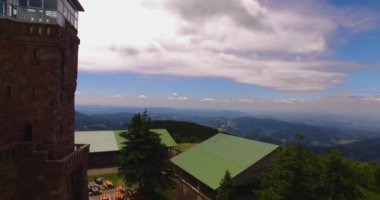 Baden-Wrttemberg, Almanya 'da Hornisgrinde dağının güneşli bir yaz gününde havadan görünüşü.