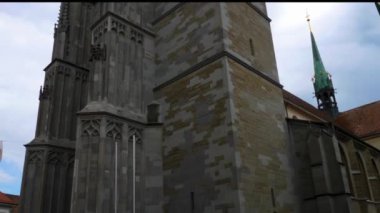 Yazın bulutlu bir günde Constance (Konstanz) katedrali.