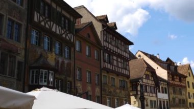 İsviçre 'de Bodensee Gölü' nün yanındaki City Stein am Rhein. Yazın güneşli bir günde eski kasaba..