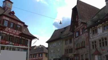 İsviçre 'de Bodensee Gölü' nün yanındaki City Stein am Rhein. Yazın güneşli bir günde eski kasaba..