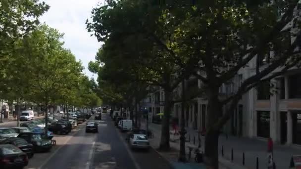 여름의 버스를 베를린의 거리를 비행하는 — 비디오