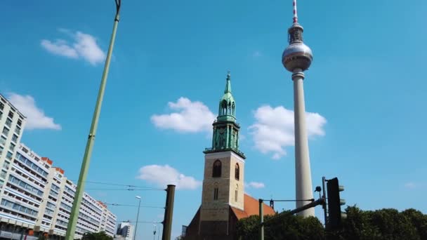 Voando Pelas Ruas Berlim Dia Ensolarado Verão Cima Ônibus Dois — Vídeo de Stock