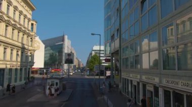 Berlin Almanya 'daki Charlie kontrol noktasında zaman kaybı..