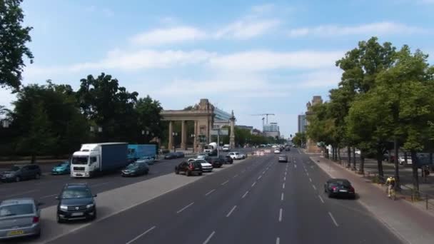 Latanie Ulicach Berlina Słoneczny Dzień Latem Dachu Autobusu Piętrowego — Wideo stockowe