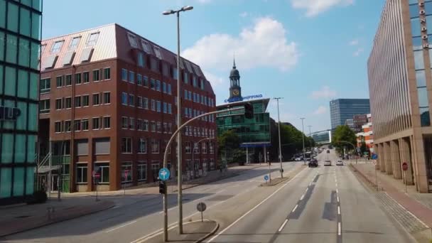 Vliegend Door Straten Van Hamburg Een Stad Duitsland Een Dubbele — Stockvideo