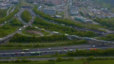 Almanya 'da Leonberg kenti yakınlarındaki Autobahn sınır üçgeninin hava görüntüsü