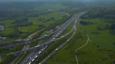 Almanya 'da Leonberg kenti yakınlarındaki Autobahn sınır üçgeninin hava görüntüsü