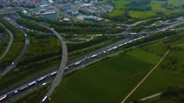 Almanya 'da Leonberg kenti yakınlarındaki Autobahn sınır üçgeninin hava görüntüsü
