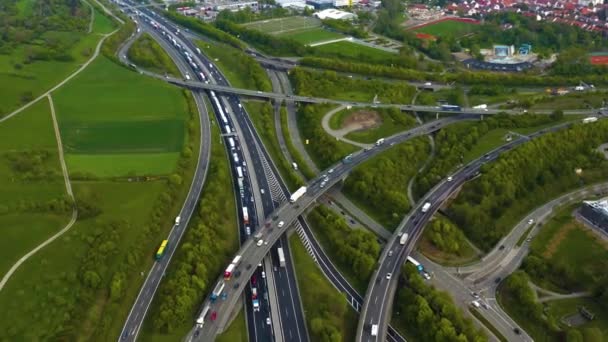 德国莱昂贝格市旁边高速公路三角地带的空中景观 — 图库视频影像