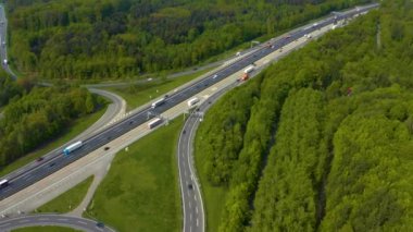 Almanya 'da Stuttgart Vahingen kenti yakınlarındaki Autobahn sınır kapısının havadan görüntüsü